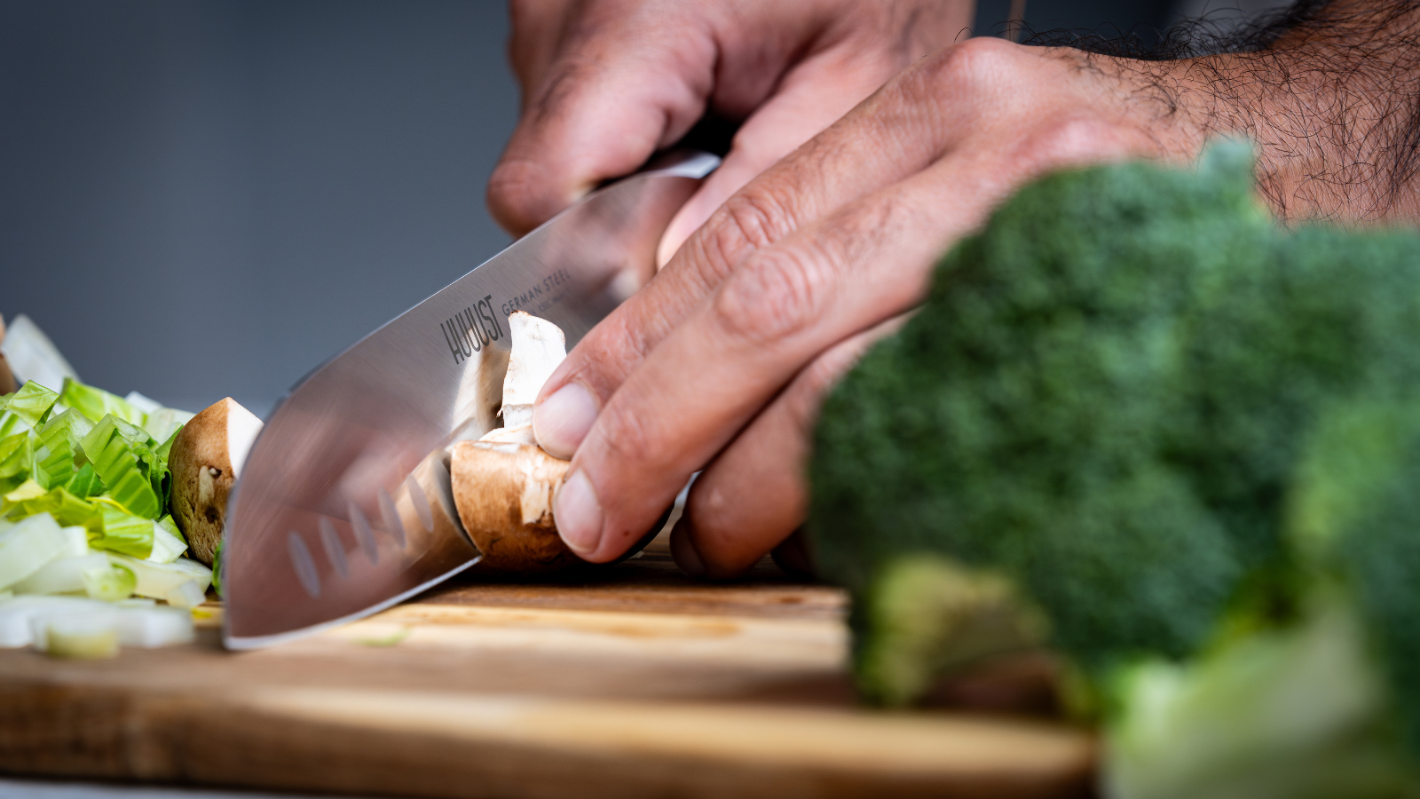 kvalitní nůž santoku z německé oceli - perfektní dárek pro muže