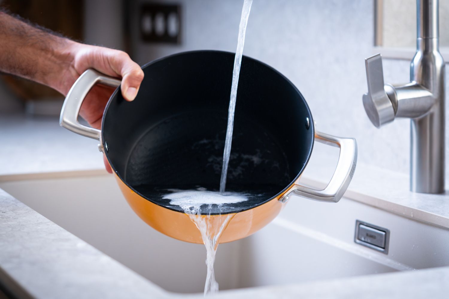 Jak pecovat o tenkostenne litinove nadobi s titanem