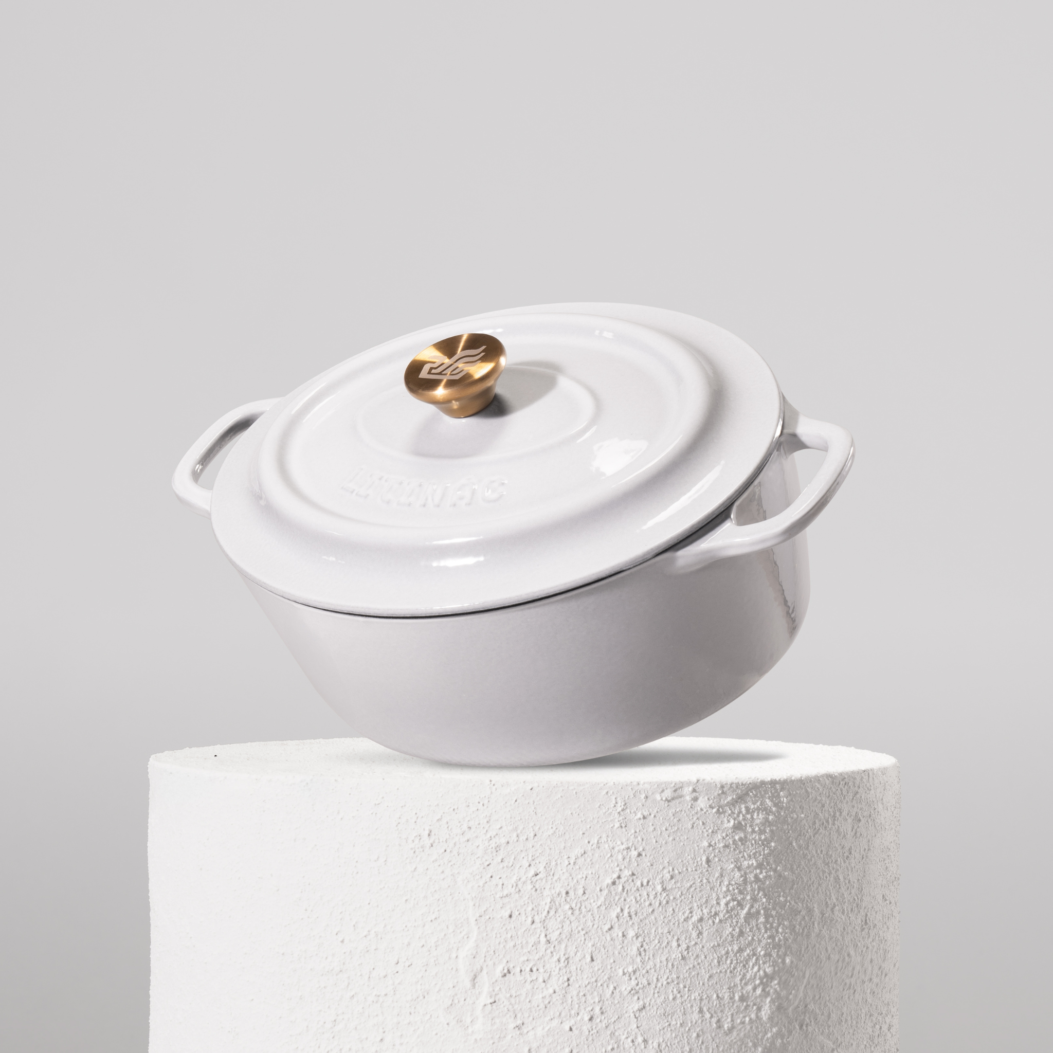 Vysoce kvalitní oválný hrnec z litiny se smaltovaným povrchem, délka 28 cm. Vhodný pro pečení masa, perfektní rozvod tepla. Barva: šedá.