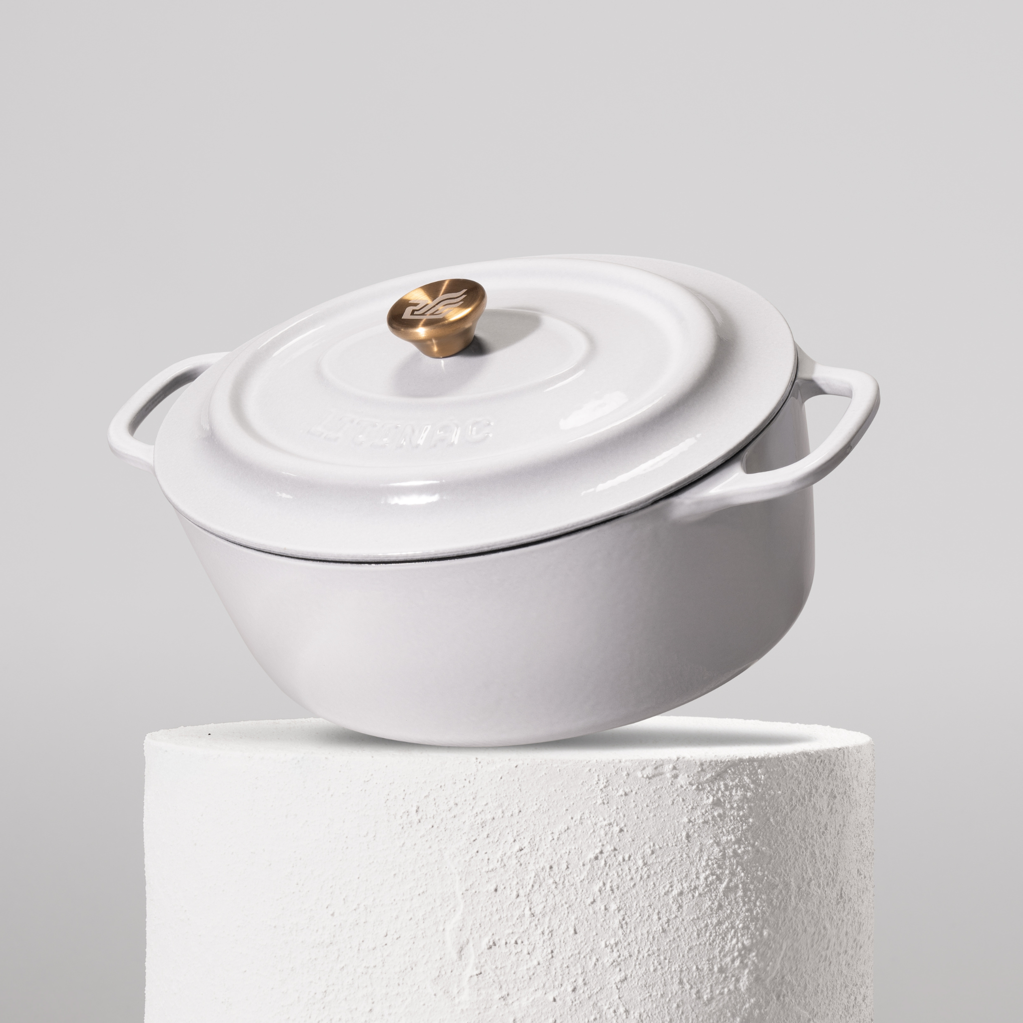 Vysoce kvalitní oválný hrnec z litiny se smaltovaným povrchem, délka 32 cm. Vhodný pro pečení masa, perfektní rozvod tepla. Barva: šedá.