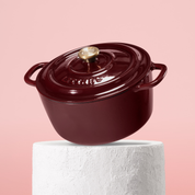Vysoce kvalitní hrnec z litiny se smaltovaným povrchem, velikost 26 cm. Vhodný pro každodenní vaření, perfektní rozvod tepla. Barva: červená.