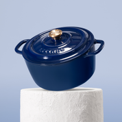 Vysoce kvalitní hrnec z litiny se smaltovaným povrchem, velikost 26 cm. Vhodný pro každodenní vaření, perfektní rozvod tepla. Barva: modrá.