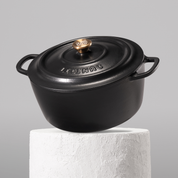 Vysoce kvalitní hrnec z litiny se smaltovaným povrchem, velikost 28 cm. Vhodný pro každodenní vaření, perfektní rozvod tepla. Barva: černá.