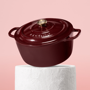Vysoce kvalitní hrnec z litiny se smaltovaným povrchem, velikost 28 cm. Vhodný pro každodenní vaření, perfektní rozvod tepla. Barva: červená.
