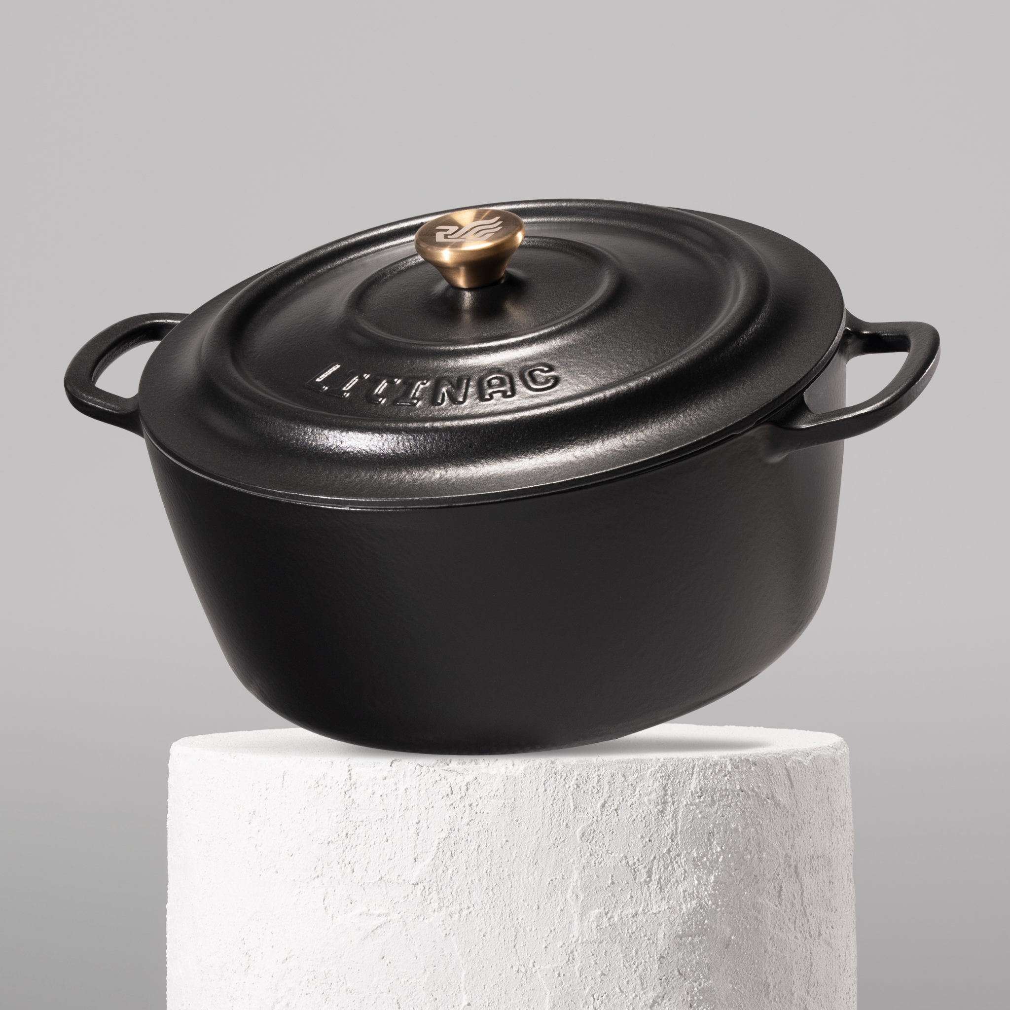 Vysoce kvalitní hrnec z litiny se smaltovaným povrchem, velikost 30 cm. Vhodný pro každodenní vaření, perfektní rozvod tepla. Barva: černá.