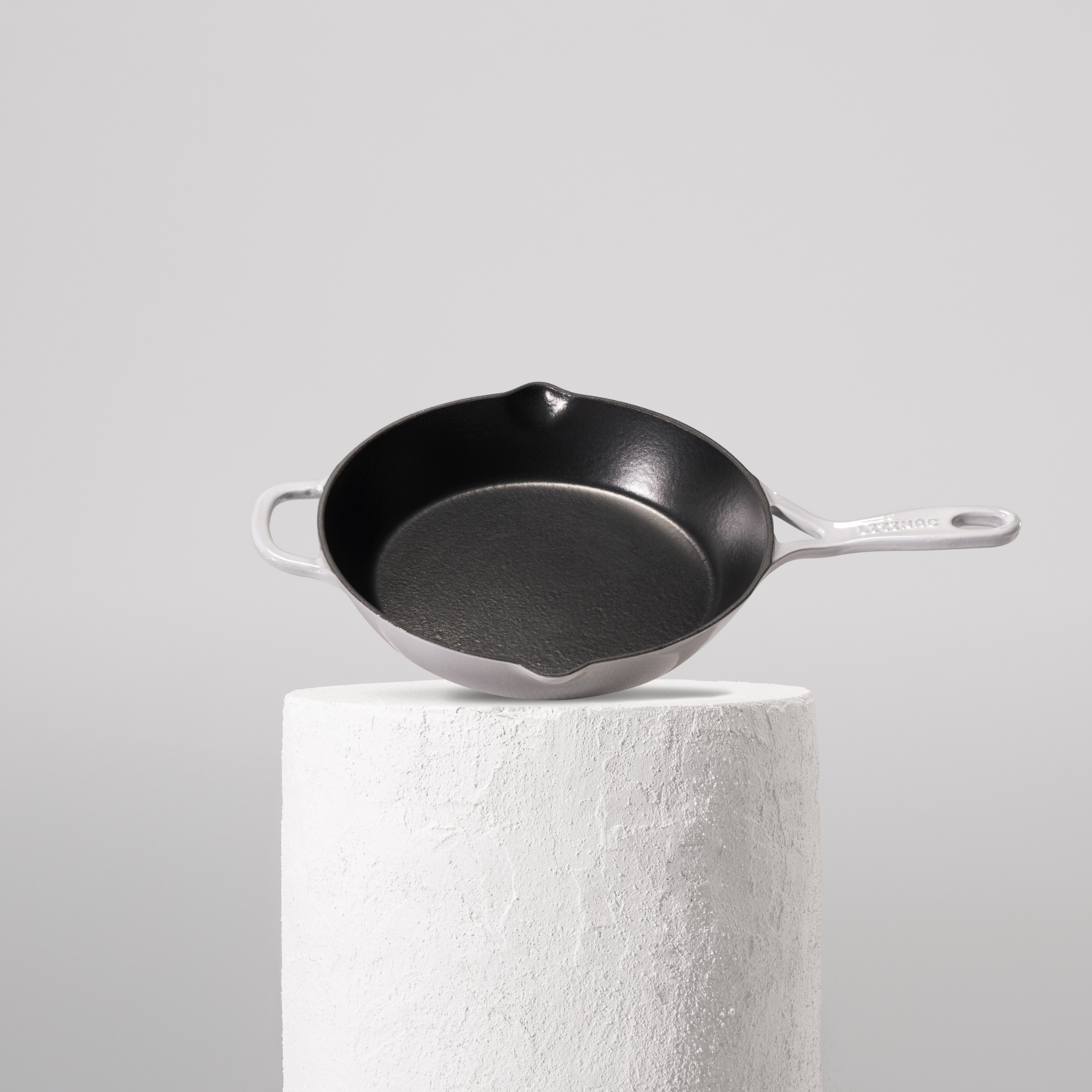 Perlově šedá 26cm