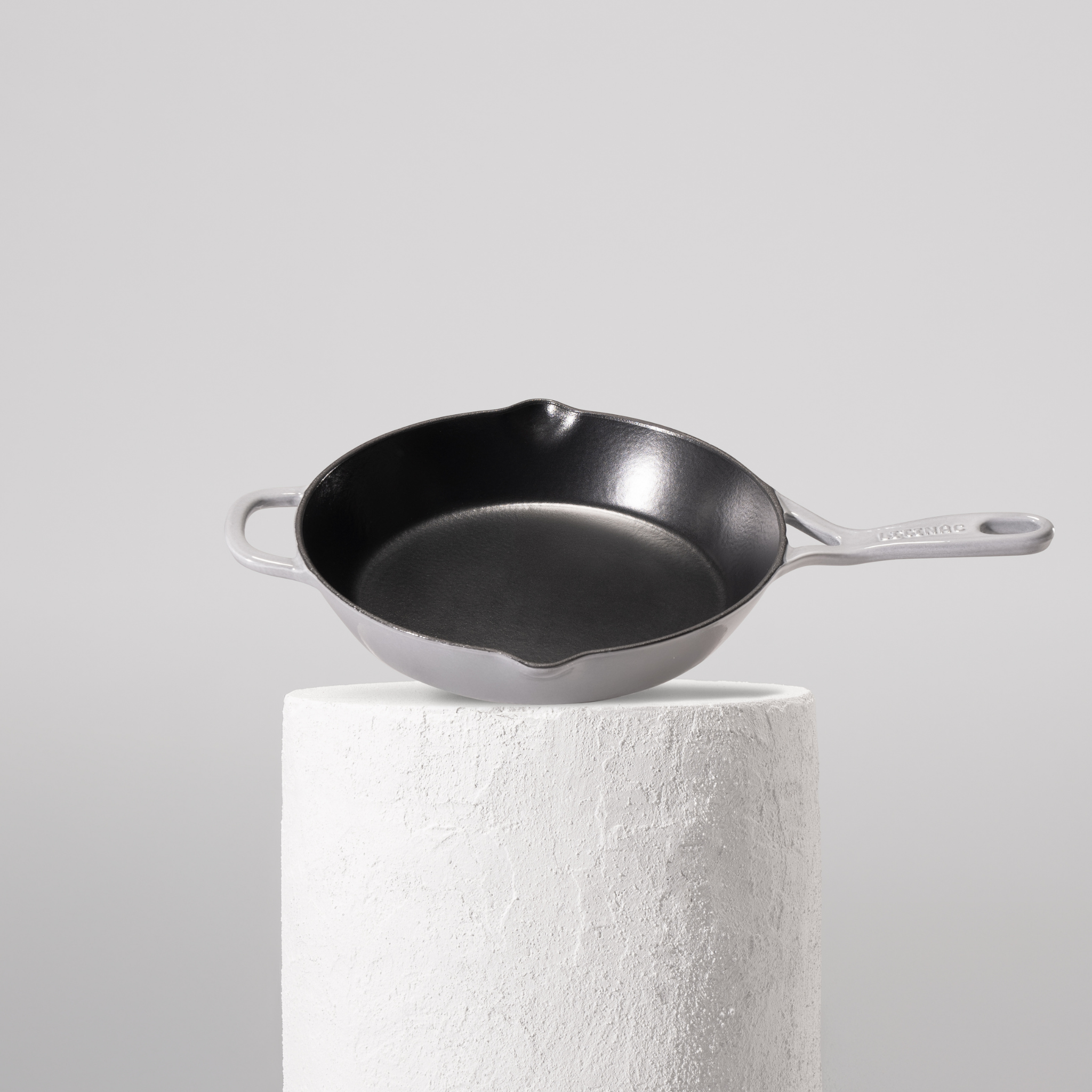 Perlově šedá 28cm