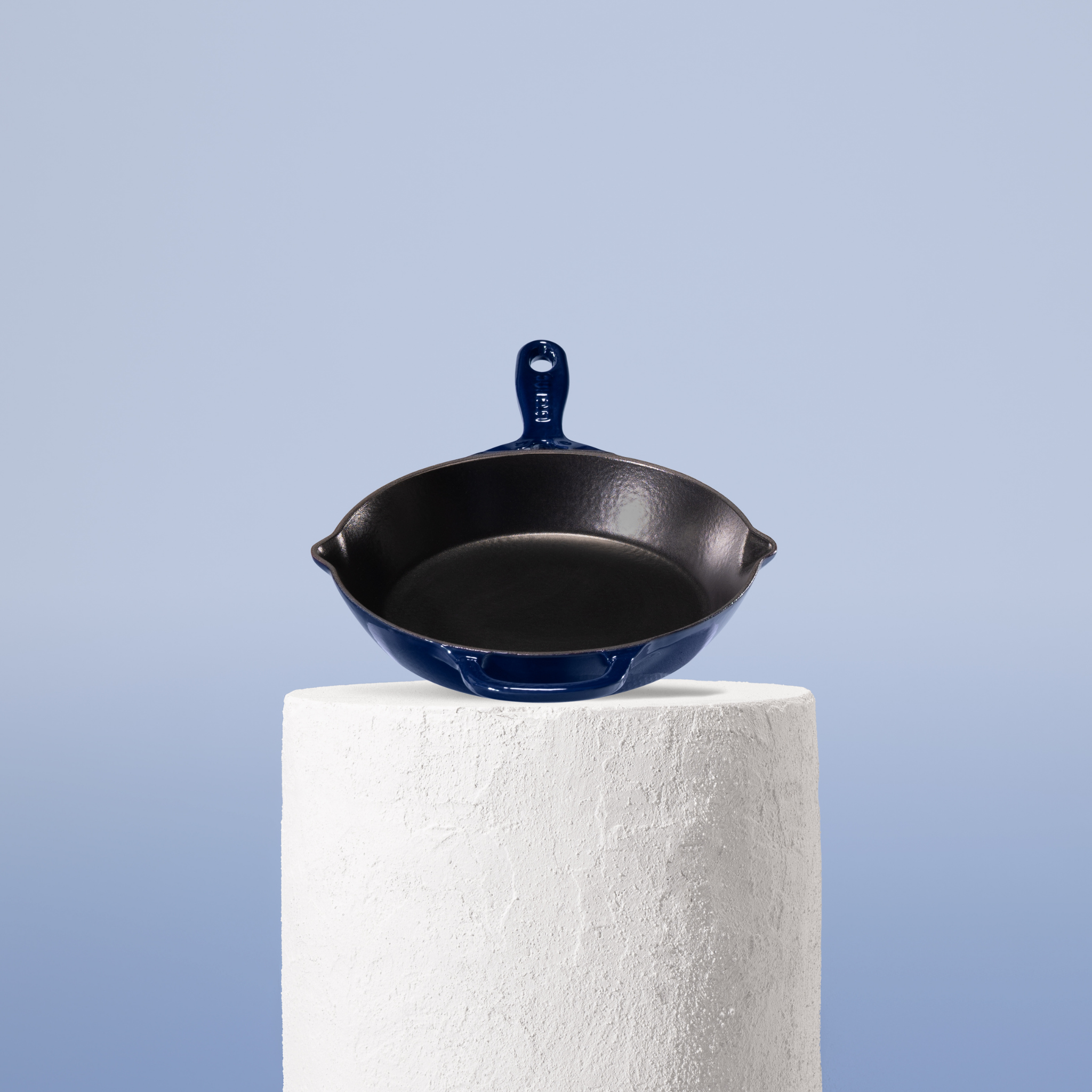 Prémiová litinová pánev 24 cm se smaltovaným povrchem pro dokonalé výsledky vaření. Nepřilnavý povrch, snadná údržba. Barva: modrá.