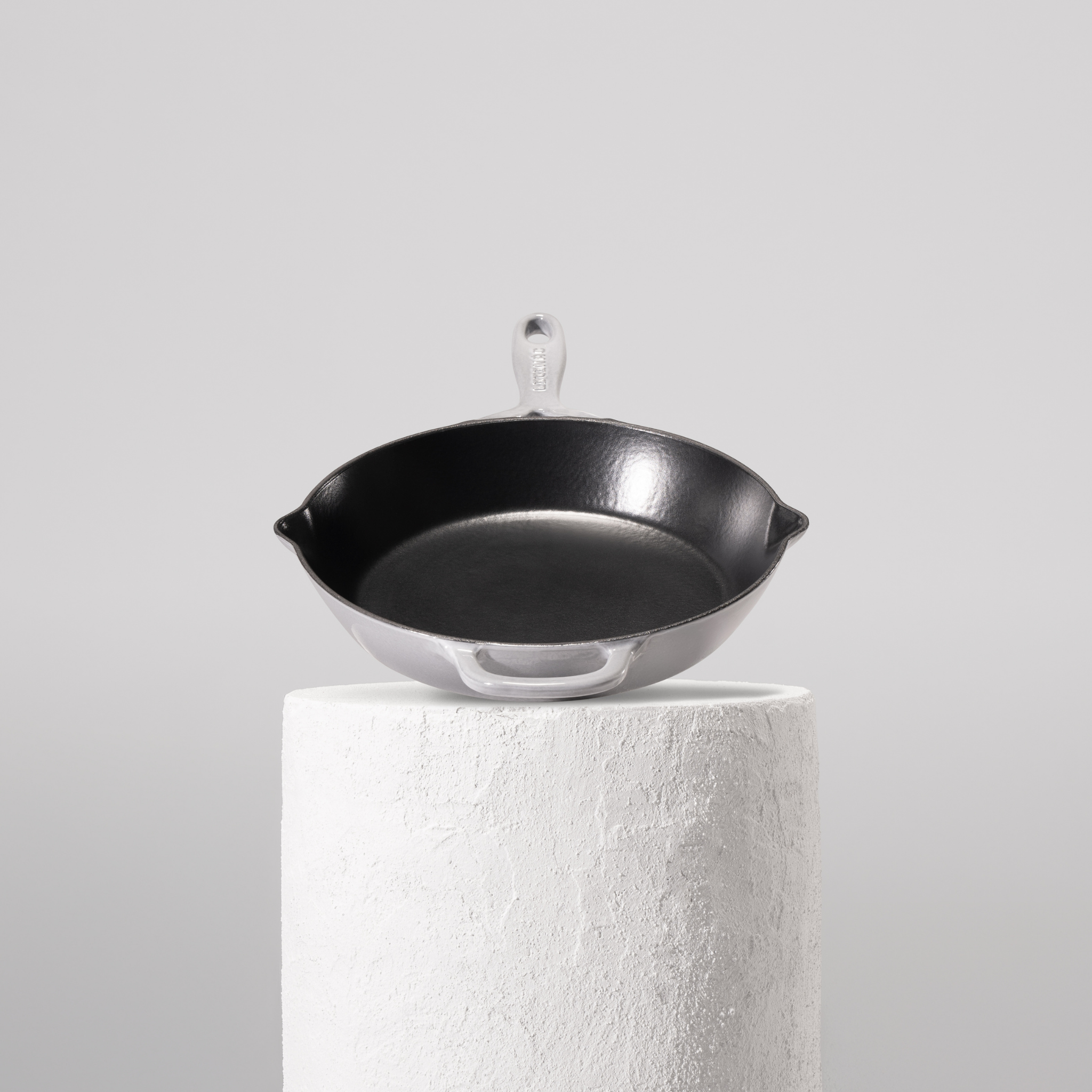 Perlově šedá 28cm