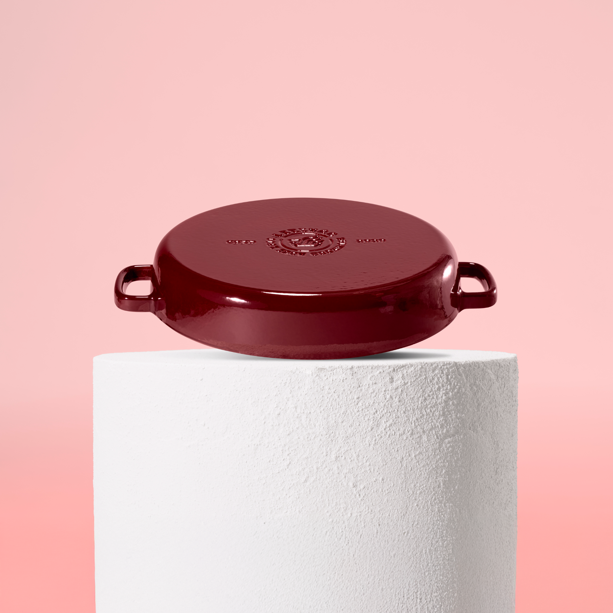 Prémiová litinová Sauté pánev 32 cm se smaltovaným povrchem pro dokonalé výsledky vaření. Nepřilnavý povrch, snadná údržba. Barva: červená.