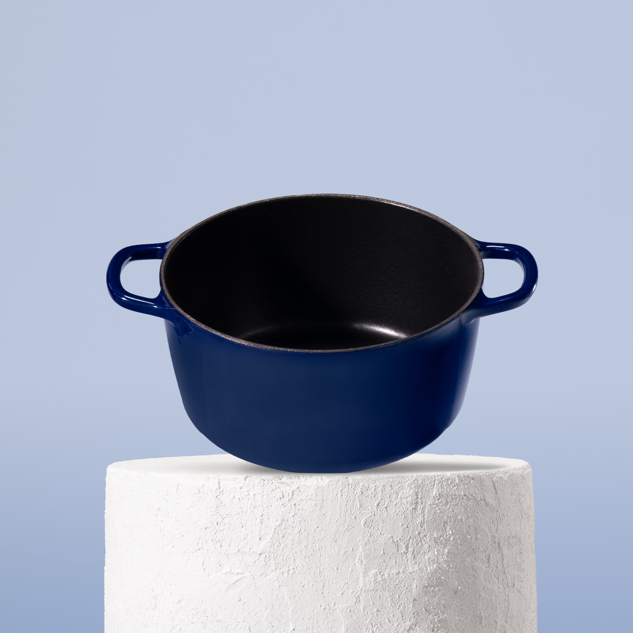 Prémiový litinový hrnec 22 cm se smaltovaným povrchem pro dokonalé výsledky vaření. Nepřilnavý povrch, snadná údržba. Barva: modrá.