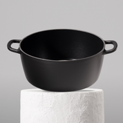 Prémiový litinový hrnec 30 cm se smaltovaným povrchem pro dokonalé výsledky vaření. Nepřilnavý povrch, snadná údržba. Barva: černá.