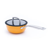 Litinový rendlík o průměru 18 cm z tenkostěnné litiny. Barva: oranžová. Praktický na přípravu menších pokrmů a omáček.