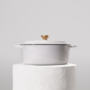 Profesionální oválný hrnec z litiny, 28 cm, smaltovaná úprava pro snadné čištění. Vhodný na všechny typy sporáků. Barva: šedá.