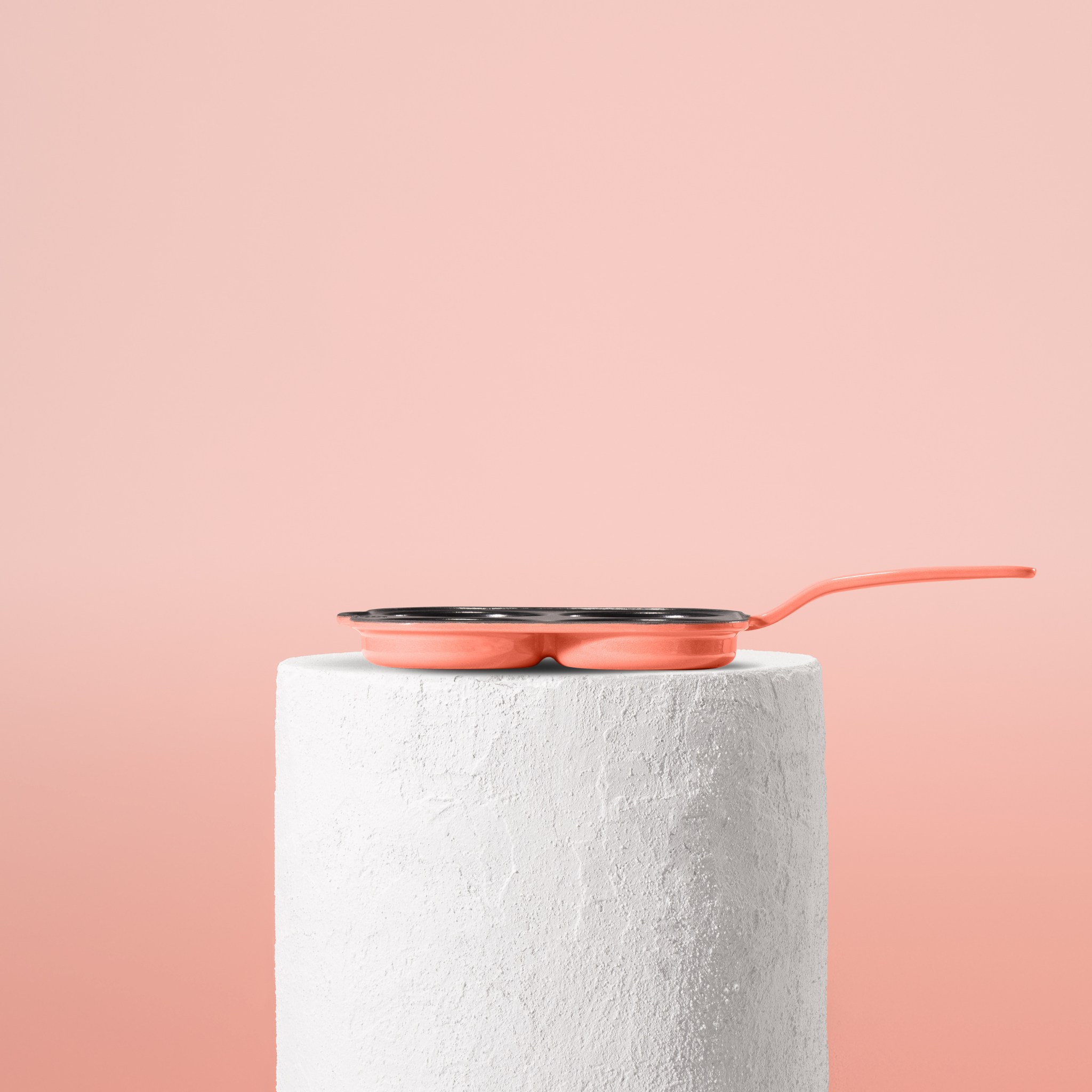 Profesionální pánev na lívance z litiny, 4 pozice, smaltovaná úprava pro snadné čištění. Barva: pastelově oranžová.