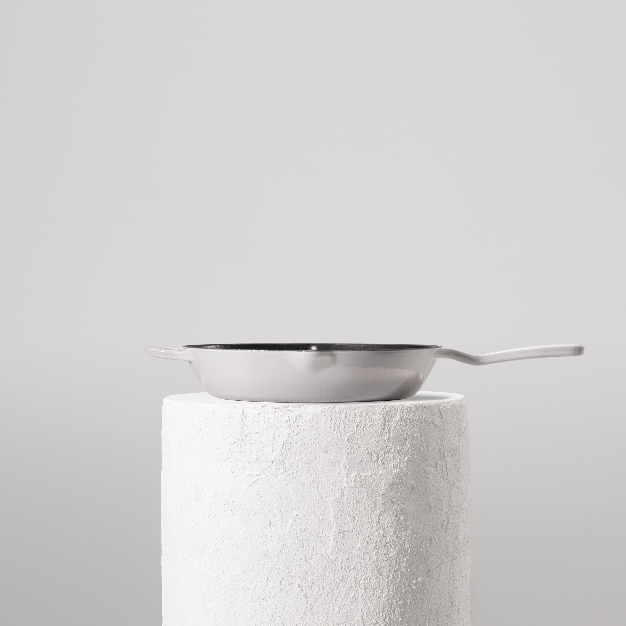 Perlově šedá 26cm