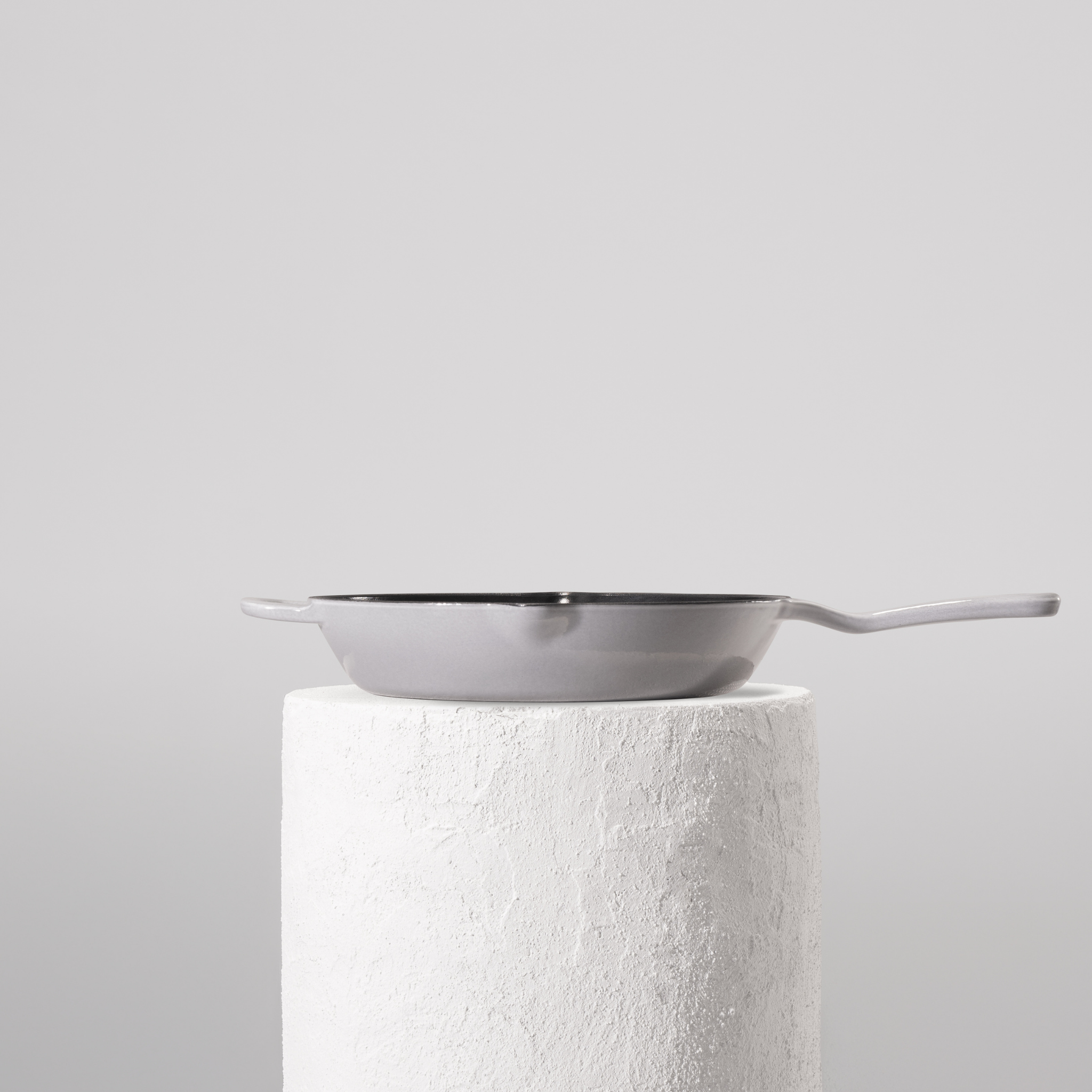 Perlově šedá 28cm