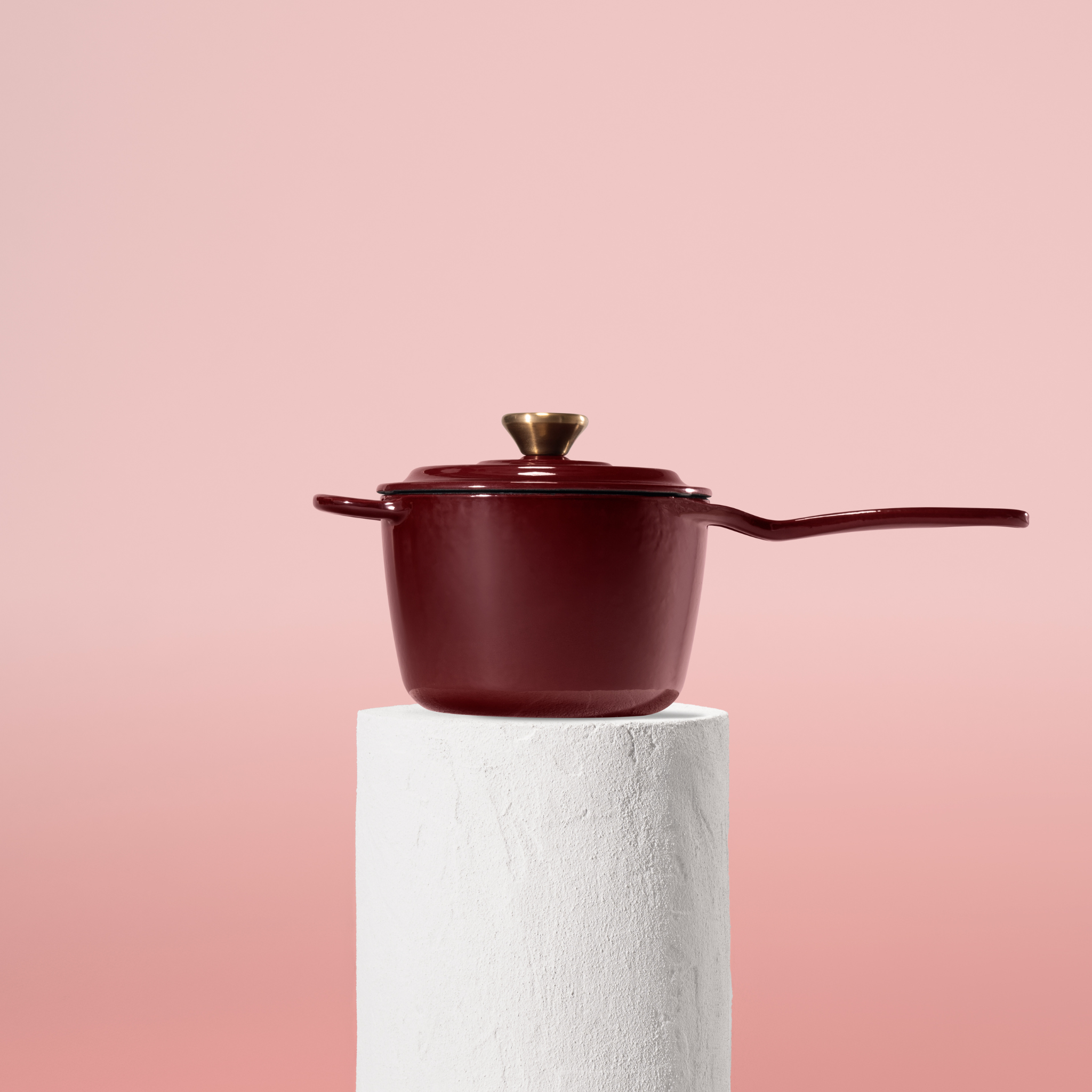 Profesionální rendlík z litiny, 18 cm, smaltovaná úprava pro snadné čištění. Vhodný na všechny typy sporáků. Barva: červená.