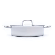 Nerezová vícevrstvá saute pánev o průměru 28 cm, ideální pro restování, dušení a zdravé vaření.