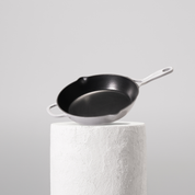 Perlově šedá 26cm