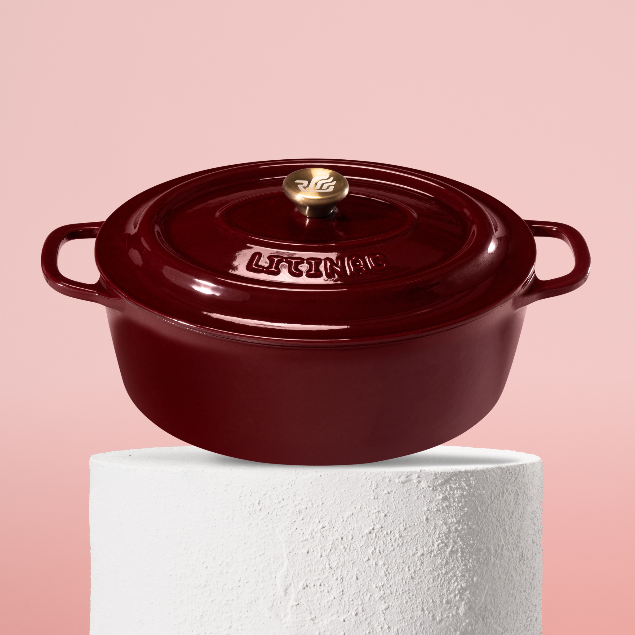 Smaltovaný litinový oválný hrnec o délce 32 cm, ideální pro pečení a dušení na všech typech varných desek včetně indukce. Barva: červená.