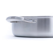 Nerezová vícevrstvá saute pánev o průměru 28 cm, ideální pro restování, dušení a zdravé vaření.