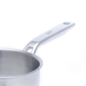 Nerezový vícevrstvý rendlík o průměru 16 cm, ideální pro přípravu omáček a menších pokrmů.